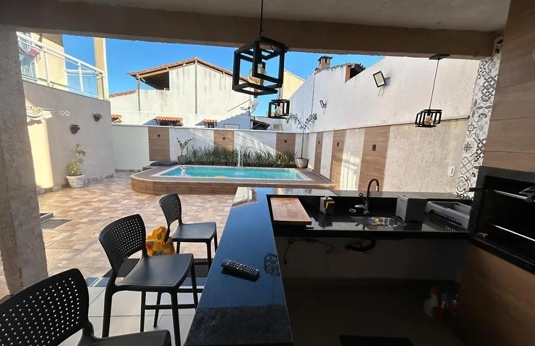 Casa com piscina, grande e espaçosa no Condomínio dos Pássaros-1